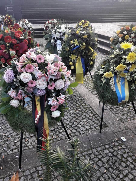 Friedhof Lilienthalstraße Kränze