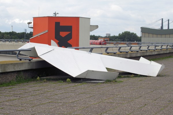 Skulptur Papierflieger