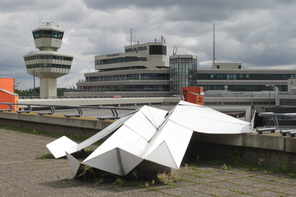 Skulptur Papierflieger