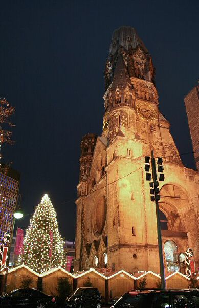 Gedaechtniskirche_Weihnachtsbaum_20061222011.jpg