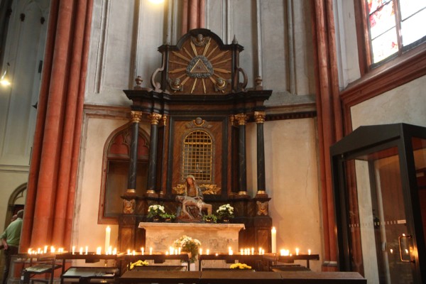 Viktordom - Heilig-Kreuz-Altar