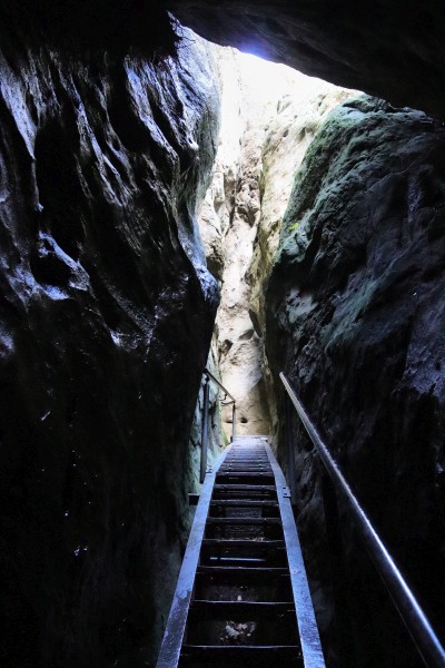 Hocksteinhöhle