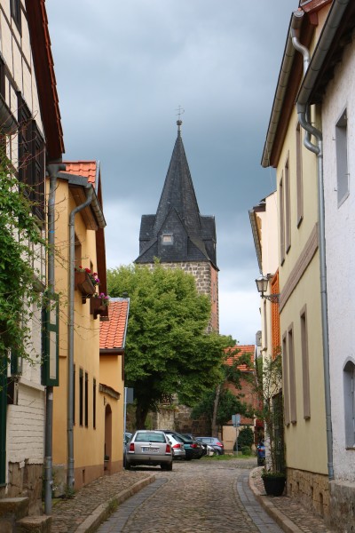 Hinter der Mauer