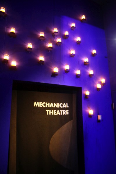 Mechanical theatre