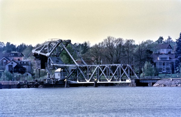Eisenbahnklappbrücke