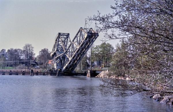 Eisenbahnklappbrücke